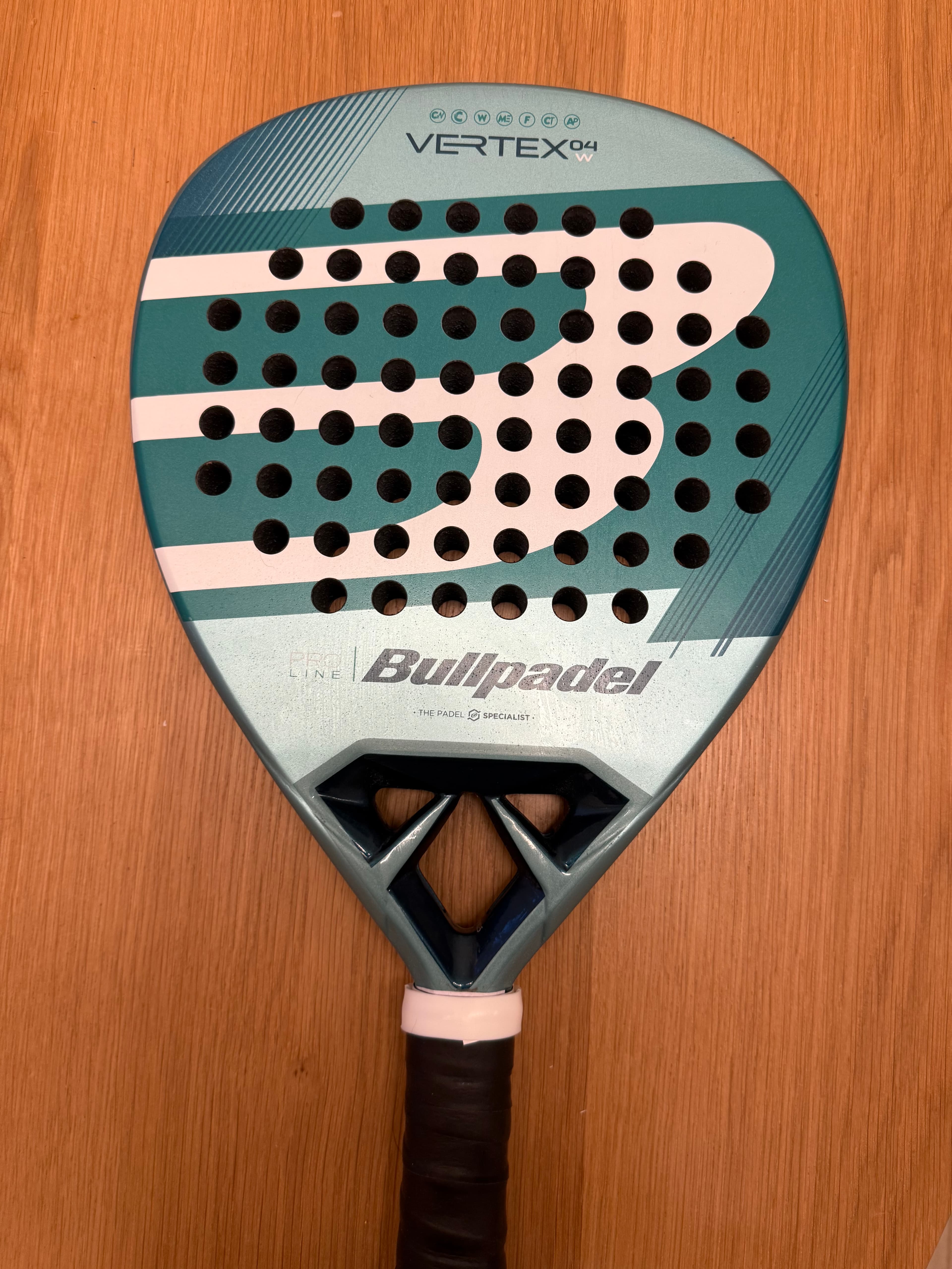 Bullpadel Vertex 04 Woman PRO LINE 2025